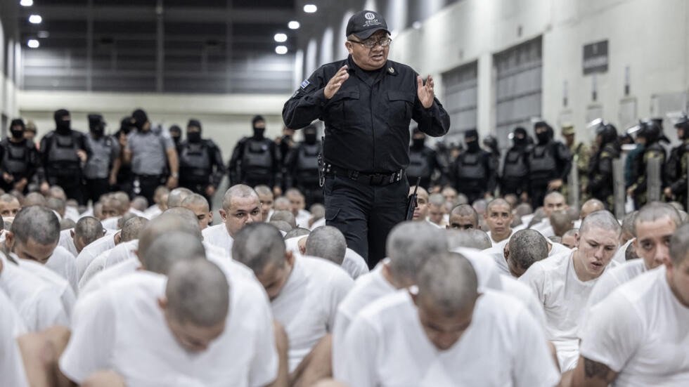 EE.UU. envía a otros 17 presuntos criminales a El Salvador 1 img 2978 1