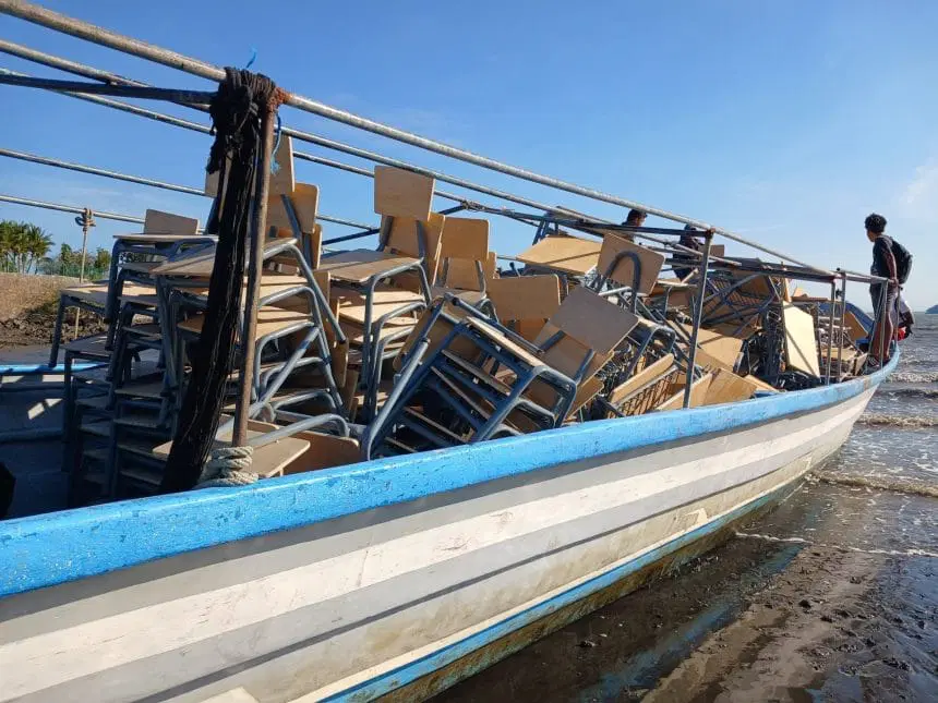 Nuevo mobiliario para el Complejo Educativo en Isla Meanguera del Golfo. 1 22b19b9b f58c 49cf a2e5 27168e0c2256