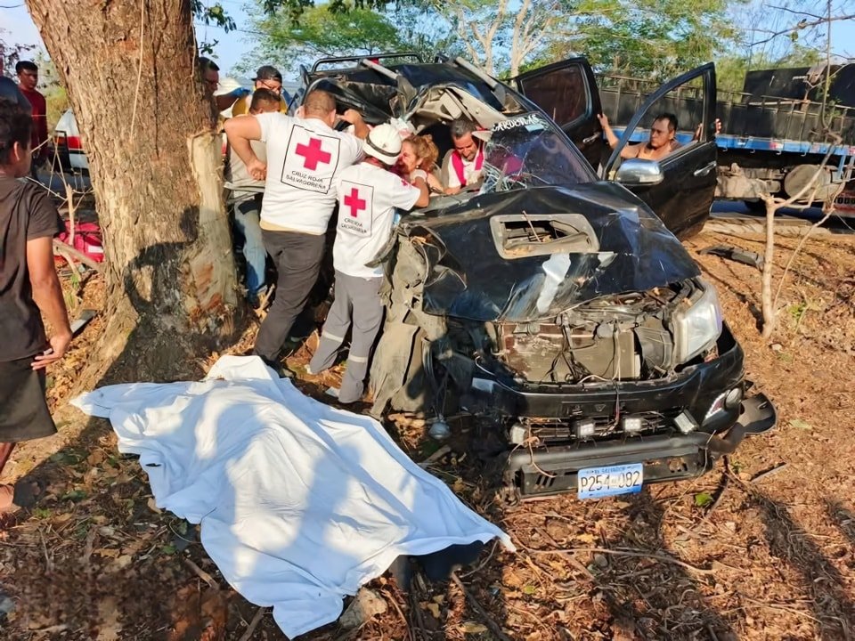 Trágico accidente en la carretera de Mercedes Umaña a Berlín. 1 493323871 1244531447675855 6846177431342391712 n