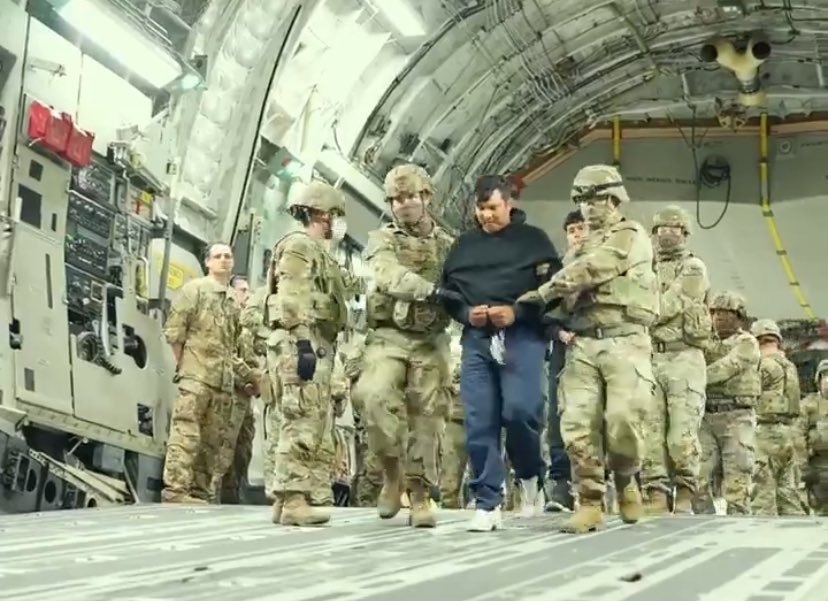 Trasladan al CECOT a 10 criminales desde Guantánamo, Cuba. 2 Gocy00qWEAARCiX