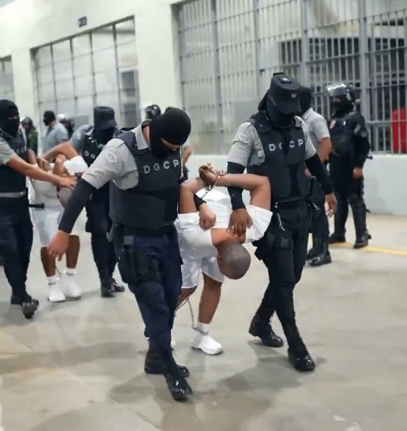 Trasladan al CECOT a 10 criminales desde Guantánamo, Cuba. 3 Gocy00uWYAAjiE6