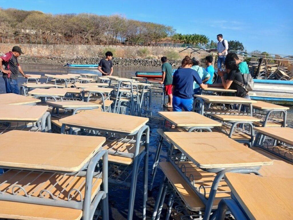 Nuevo mobiliario para el Complejo Educativo en Isla Meanguera del Golfo. 2 GpP6fedXwAA TES 1