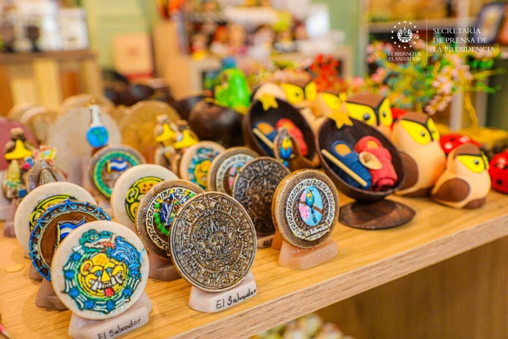 CONAMYPE impulsa el desarrollo de artesanos con la apertura del CEDART. 5 GpQbVgDWkAAfL5x 1