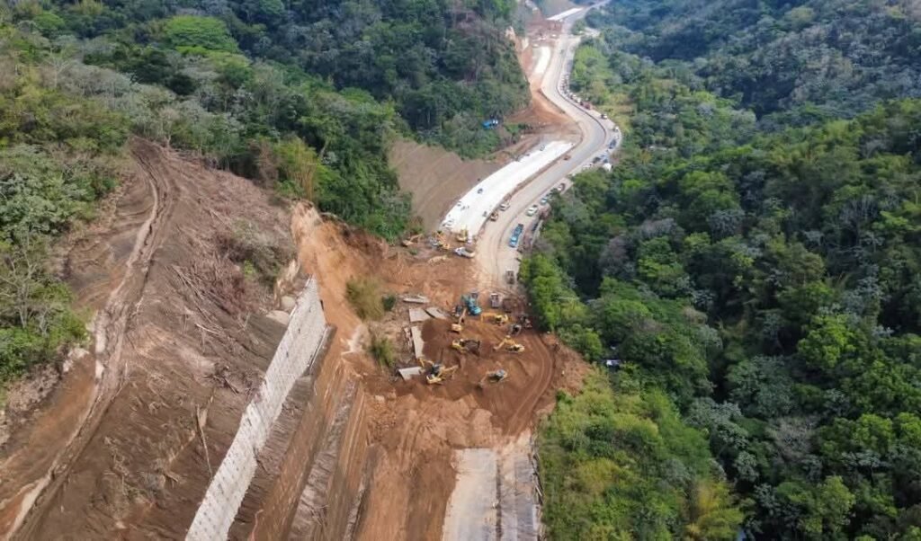 Derrumbe de gran magnitud en Los Chorros 7 Gpe2rCLXEAArv E