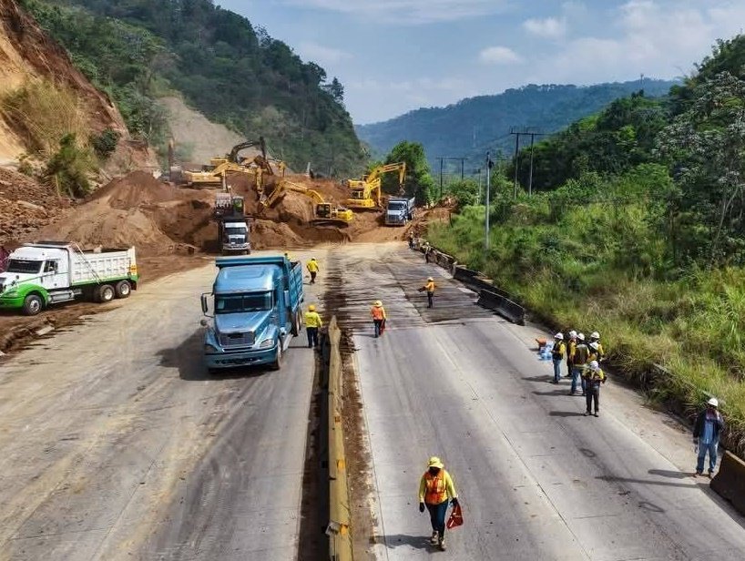 Derrumbe de gran magnitud en Los Chorros 5 Gpe2rGBXAAATXfc