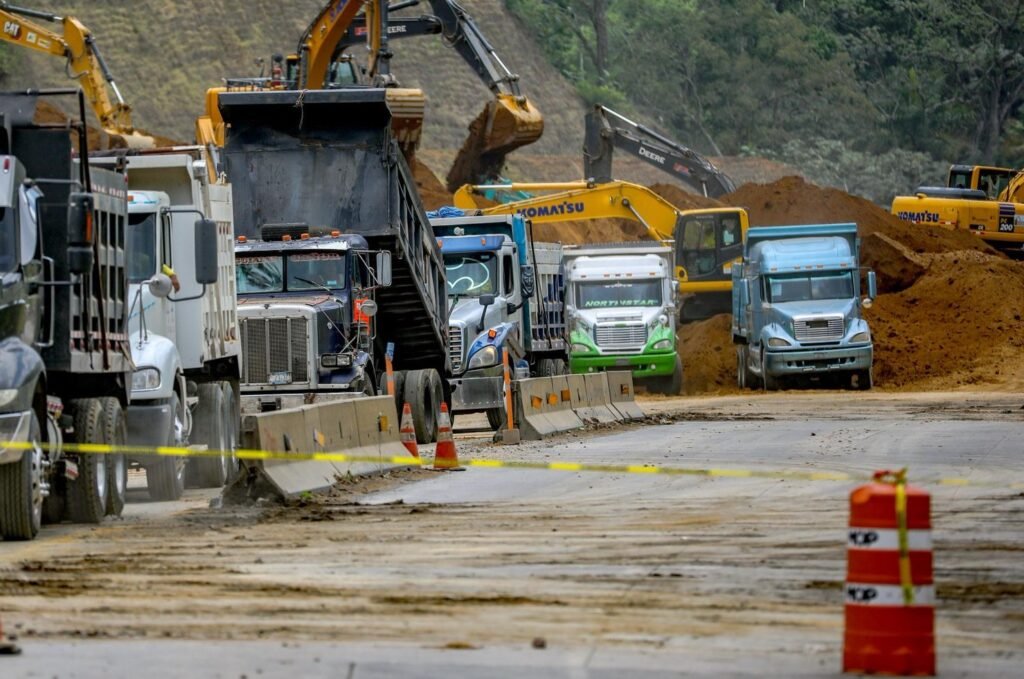 Derrumbe de gran magnitud en Los Chorros 3 GpfALI1XgAEN0PS