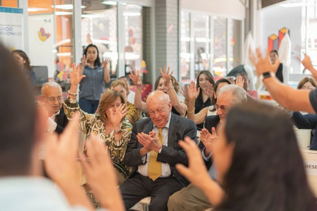 Fundación Henríquez y Glasswing International consolidan espacios para el desarrollo juvenil en El Salvador 7 img 20250411 wa00936168890677293979712