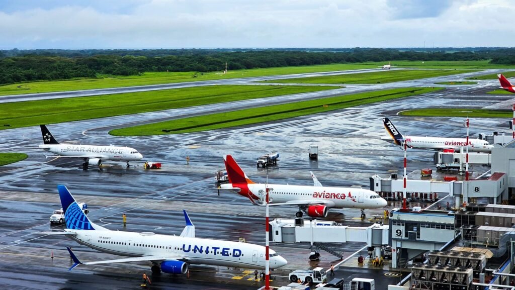 Gobierno anuncia nueva terminal de pasajeros en el Aeropuerto de El Salvador 1 img 3562 1