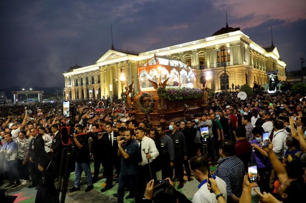 photo 5008200616580853151 y