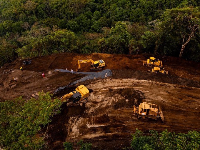 El Ministerio de Obras Públicas (MOP) ha removido 10 mil metros cúbicos de tierra en el tramo de Los Chorros. 2 GqCe UoWcAAzaJ