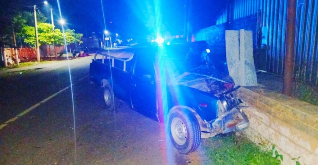 Conductor ebrio choco contra puente en San Pedro Masahuat. 1 GrQHjyCWcAAiX t