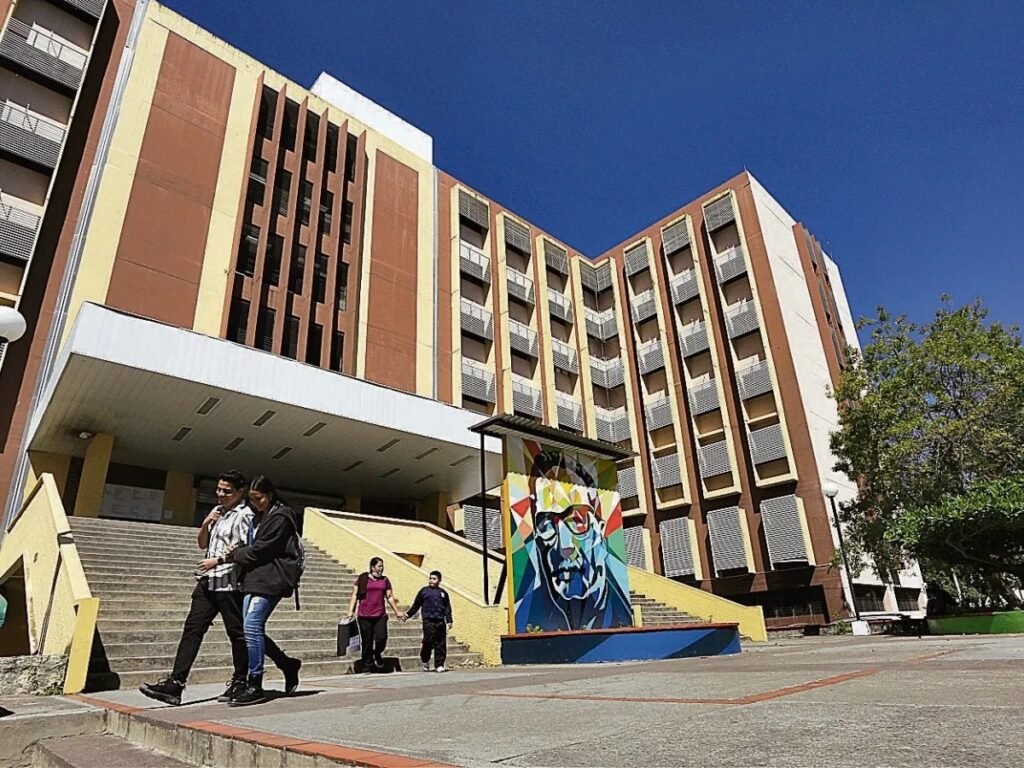 Gobierno salda deuda con la UES con un desembolso de $25.7 millones 1 img 4562