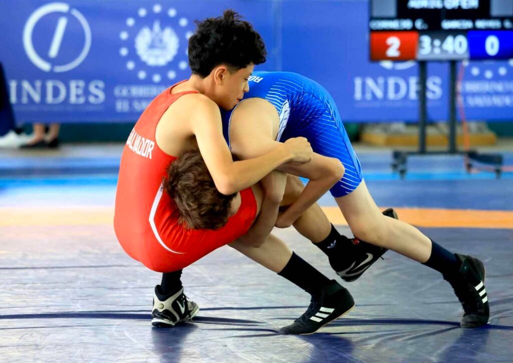 Cesar Cornejo rojo vs Gabriel Garcia Torneo Estudiantil de Luchas 23072025 09 1 1024x724 2