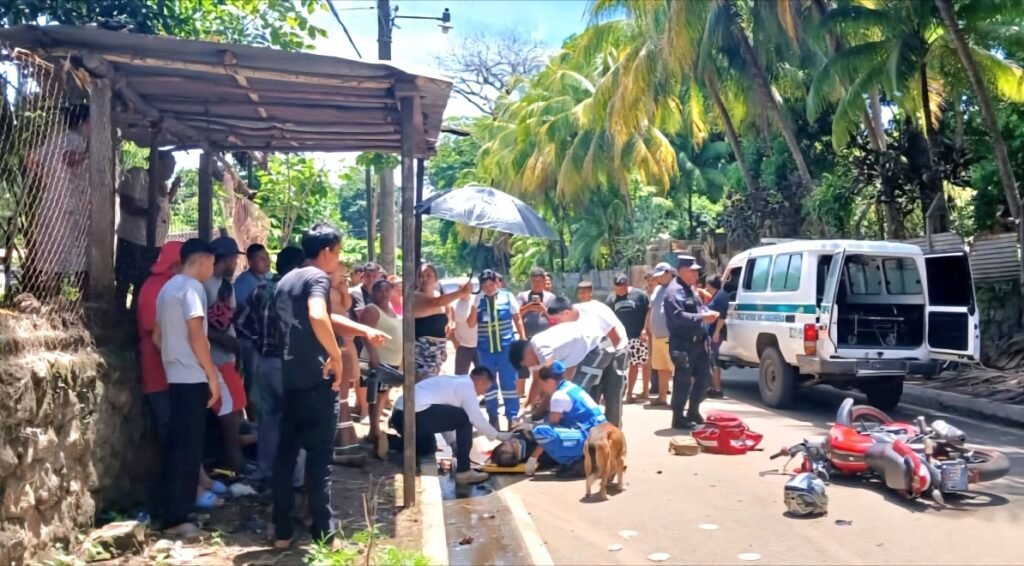 Motociclista fallece en trágico accidente en Usulutan y otro resulta herido. 1 537193153 1351106050351727 1636768410128932651 n