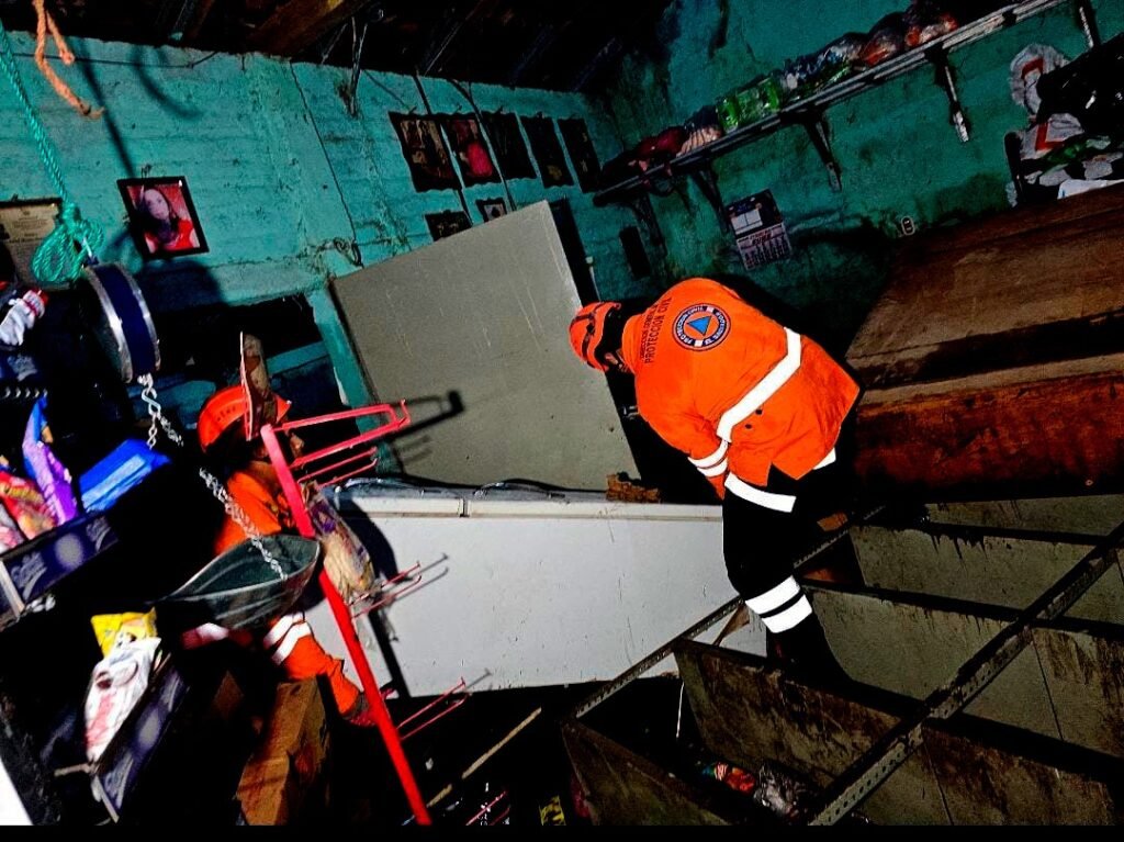 Un fallecido y 35 evacuados por inundaciones en Santa Rosa de Lima, La Unión Norte. 3 Gy1 TF2WQAAppdh