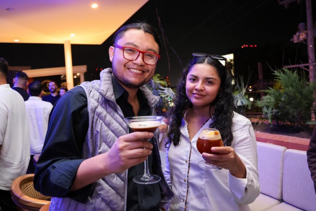 Ricardo Reyes director ejecutivo de Hotel Entre Pinos, impulsa el talento salvadoreño con el Coffee Cocktail Challenge. 3 GywrbHWW0AAAdw9