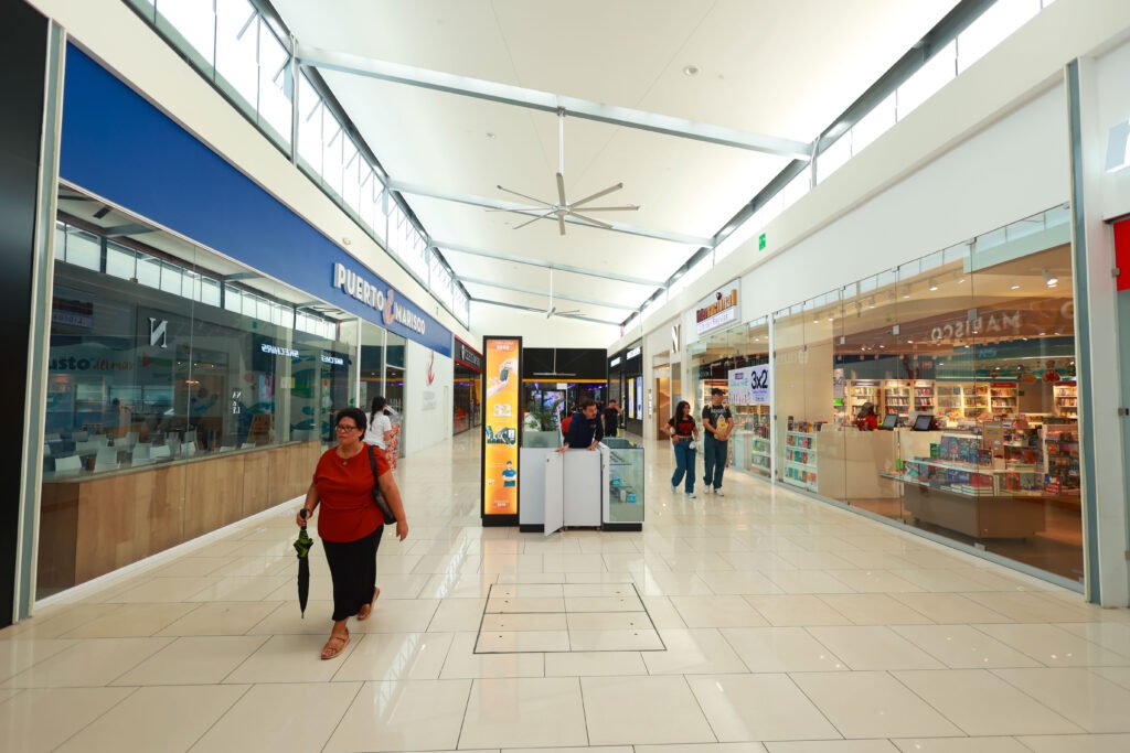 Grupo Roble presenta nueva etapa y amplia oferta comercial en Metrocentro Lourdes. 3 IMG 4191