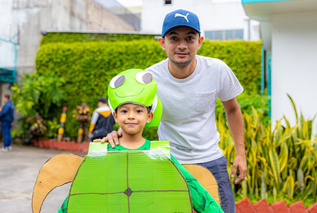 Niñez disfruta de la experiencia creativa "Juguemos a Disfrazarnos de Animales" en el Mes de la Niñez y el Juego. 2 1N0A2952