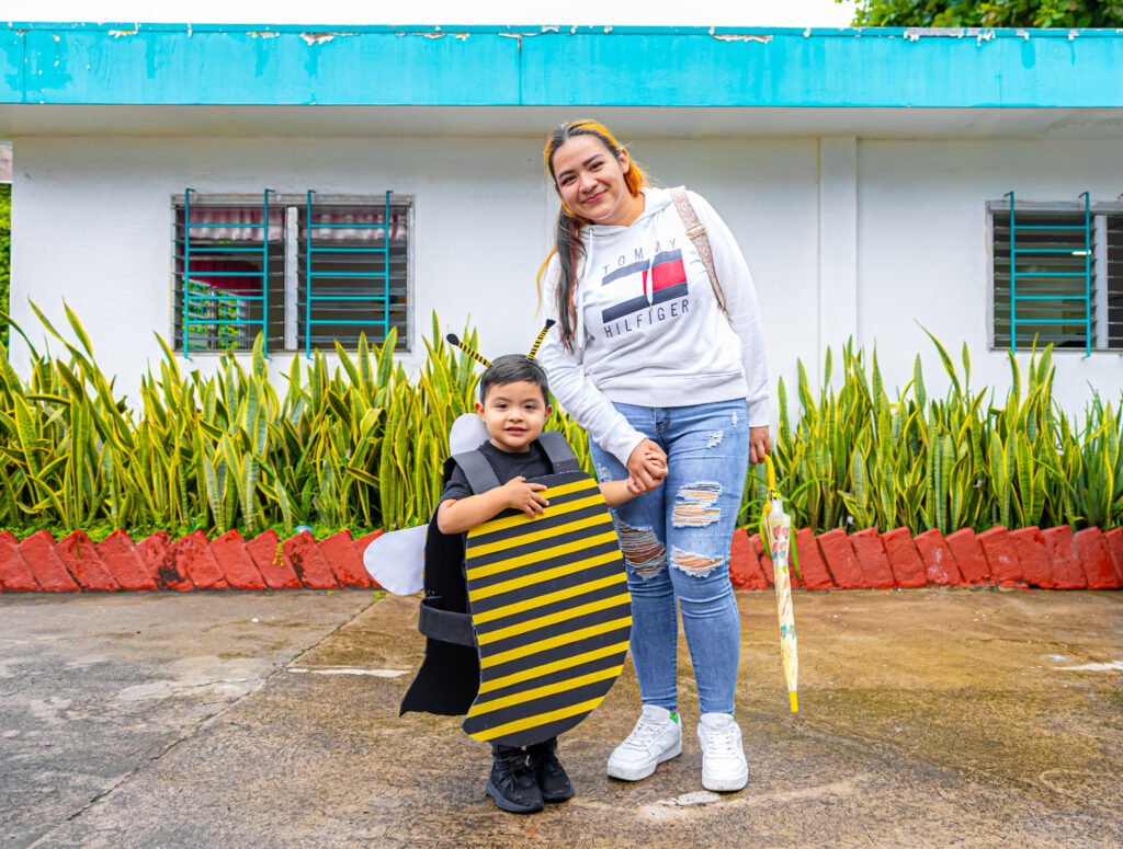 Niñez disfruta de la experiencia creativa "Juguemos a Disfrazarnos de Animales" en el Mes de la Niñez y el Juego. 3 1N0A2989
