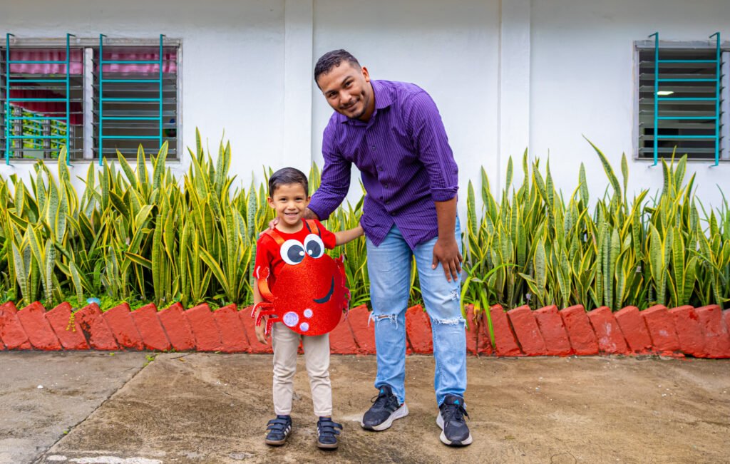 Niñez disfruta de la experiencia creativa "Juguemos a Disfrazarnos de Animales" en el Mes de la Niñez y el Juego. 4 1N0A3005