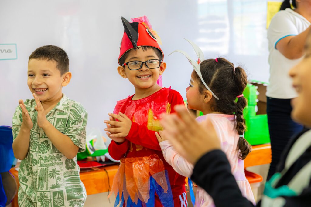 Niñez disfruta de la experiencia creativa "Juguemos a Disfrazarnos de Animales" en el Mes de la Niñez y el Juego. 8 1N0A3445