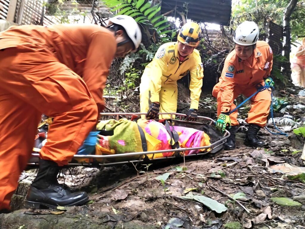 Mujer fallece tras caer 10 metros en Mejicanos. 2 556925799 1387354343393564 1562627964856313505 n