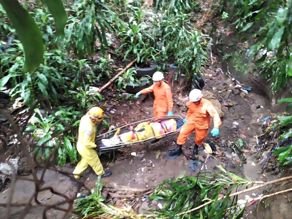 Mujer fallece tras caer 10 metros en Mejicanos. 1 557363044 1387354373393561 6071671075977792075 n 1