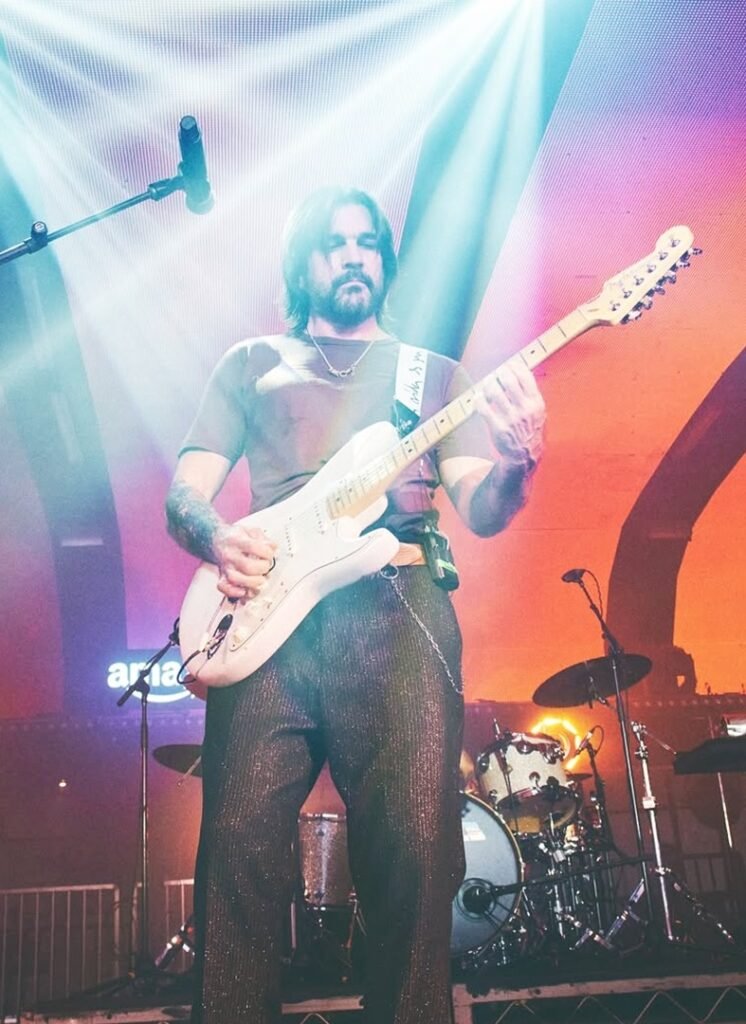 Juanes enciende San Salvador con su Latam Tour 2025. 4 560051375 1245110097660683 9117214632980262645 n