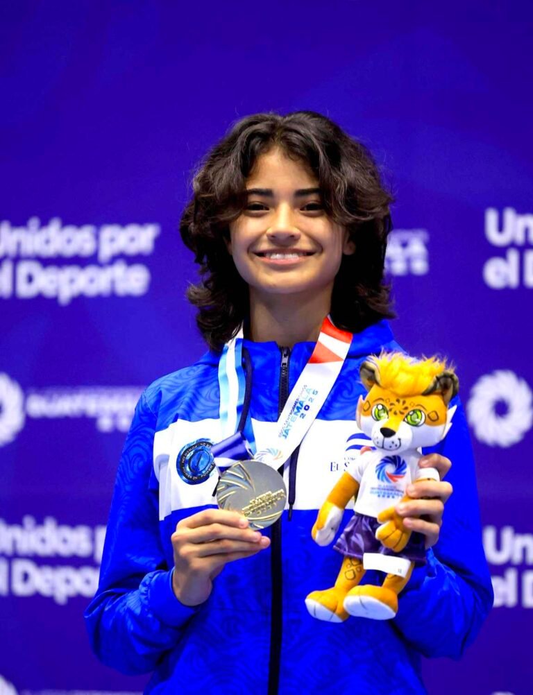 Celeste Guzman Premiacion Taekwondo Juegos Centroamericanos Guatemala 2025 28102025 06 768x1002 1