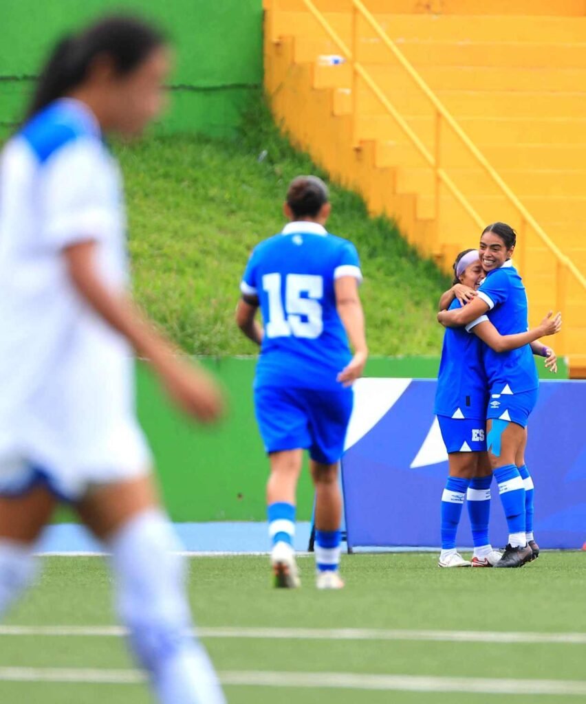 Selecta femenina peleará el oro en Guatemala 2025 y clasifica a Santo Domingo 2026. 3 ESA vs NIC Futbol femenino Juegos Centroamericanos Guatemala 2025 27102025 21 852x1024 1