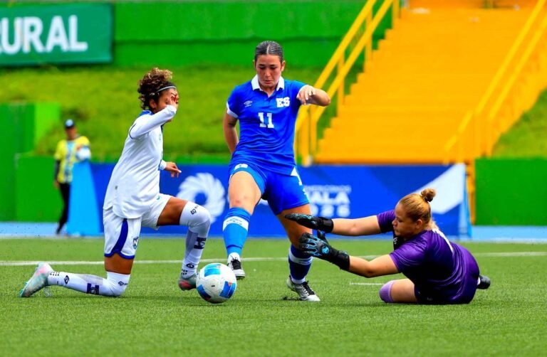 Selecta femenina peleará el oro en Guatemala 2025 y clasifica a Santo Domingo 2026. 4 ESA vs NIC Futbol femenino Juegos Centroamericanos Guatemala 2025 27102025 25 768x502 1