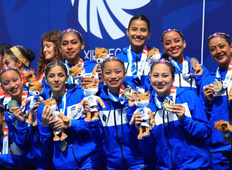 Equipo ESA de Natacion Artistica en Juegos Centroamericanos Guatemala 2025 19102025 67 768x563 1