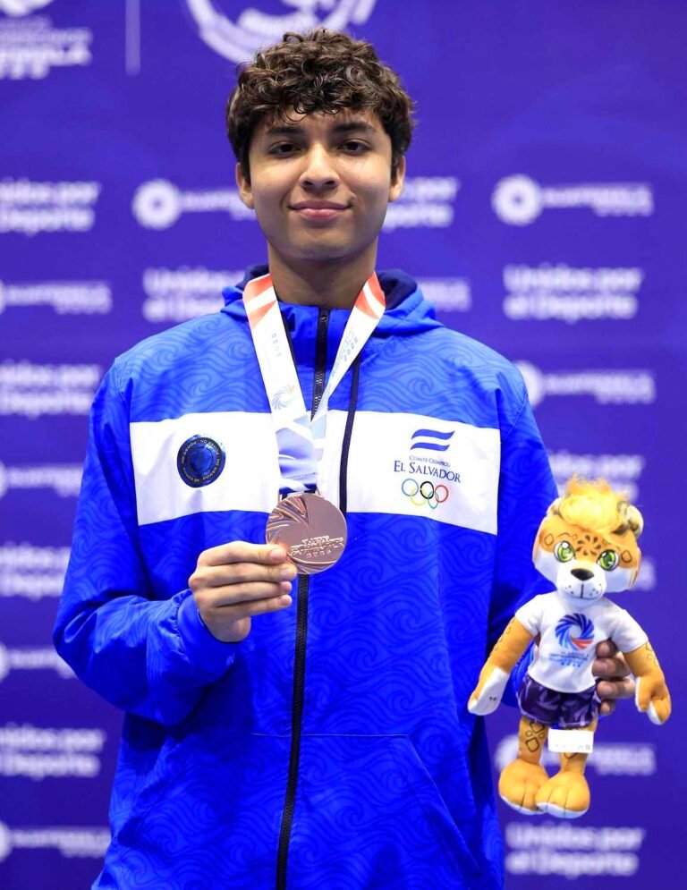 Kevin Landos Premiacion Taekwondo Juegos Centroamericanos Guatemala 2025 28102025 08 768x995 1