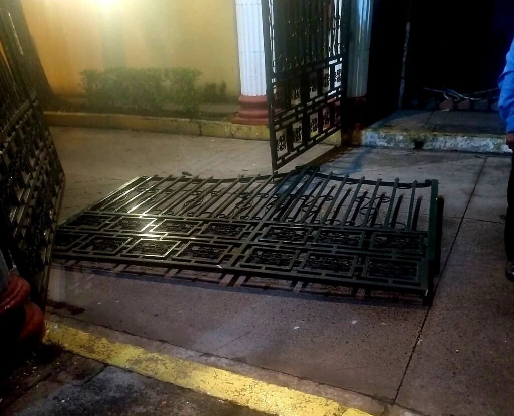 Conductor ebrio provoca múltiple accidente en Ciudad Versailles, Opico. 4 fsfsdf