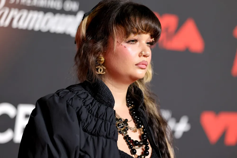 Lola Young cancela todos sus próximos eventos para "trabajar en mí misma": "Espero que me den una segunda oportunidad" 1 image 20