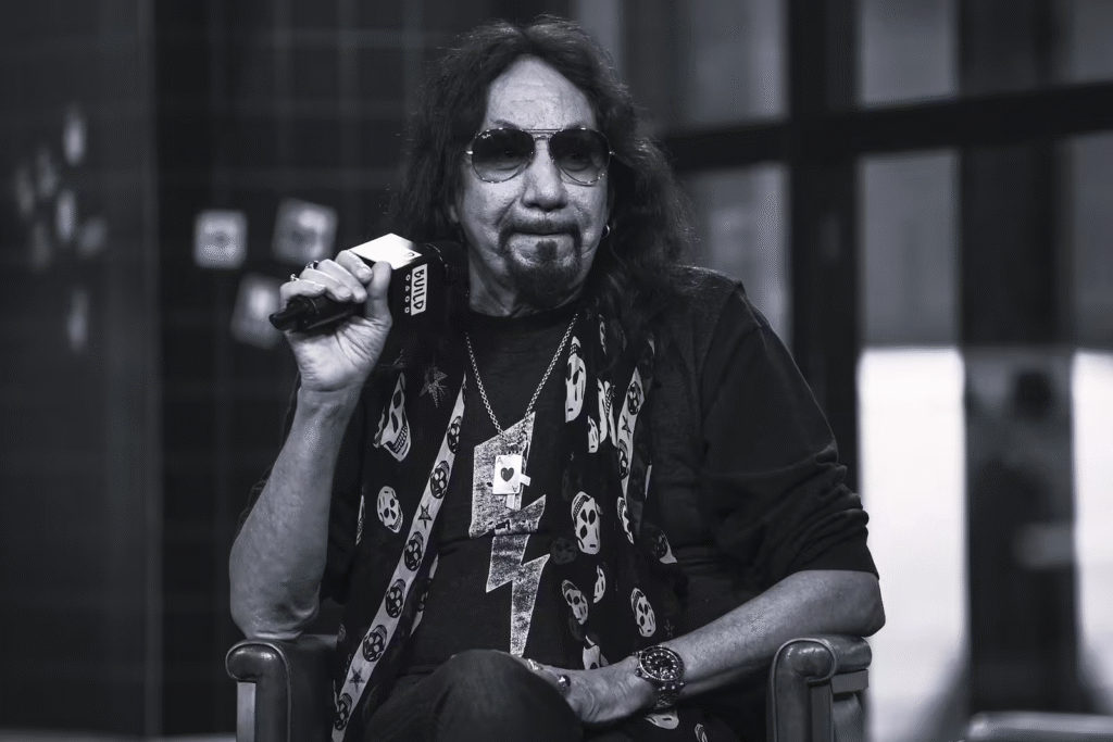 Ace Frehley, el "Spaceman" de Kiss, Fallece a los 74 Años. 3 image 352