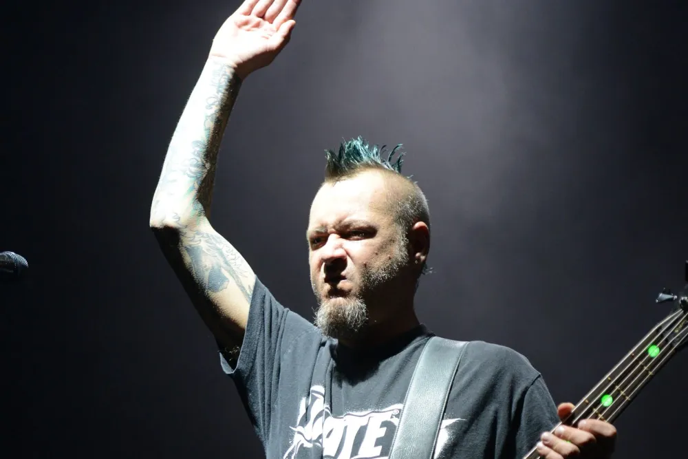 El bajista y cofundador de Limp Bizkit, Sam Rivers, muere a los 48 años. 1 image 381