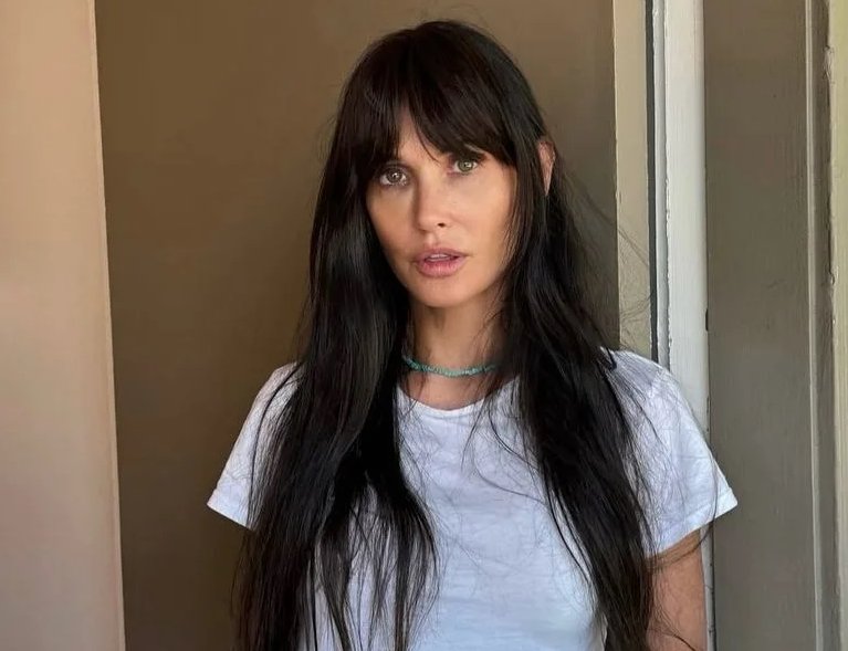 Demi Moore cambia de look: estrena flequillo y rejuvenece 20 años de golpe. 1 sfsdfd