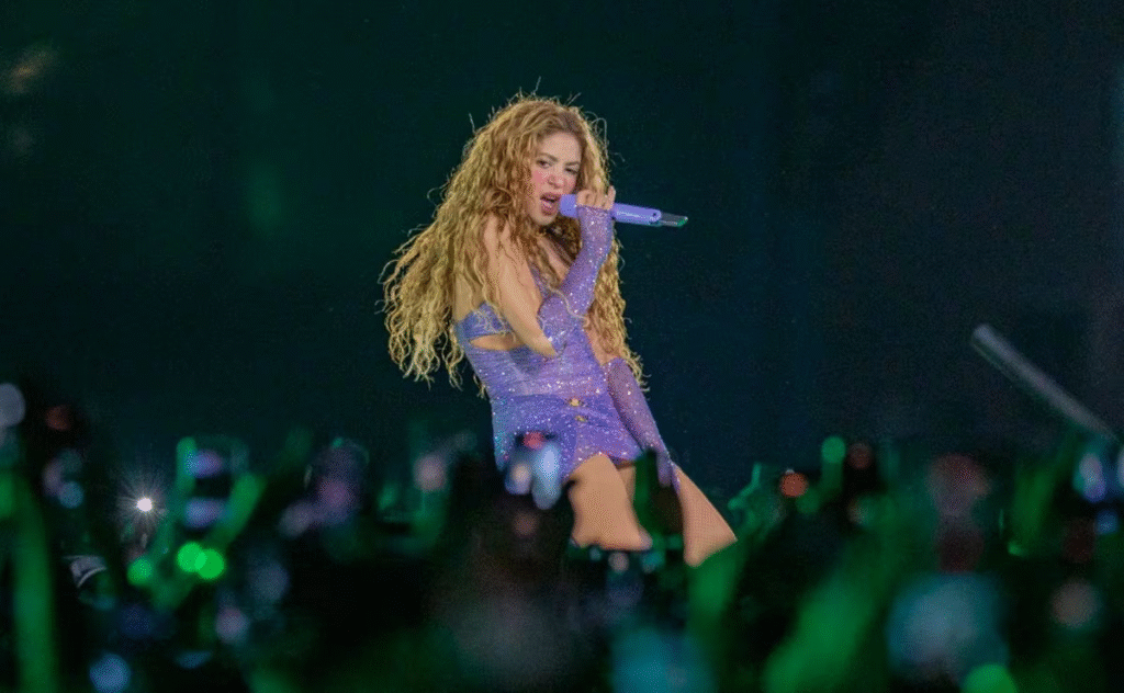La cantante colombiana Shakira llena estadio nacional en Lima, Perú. 1 image 130