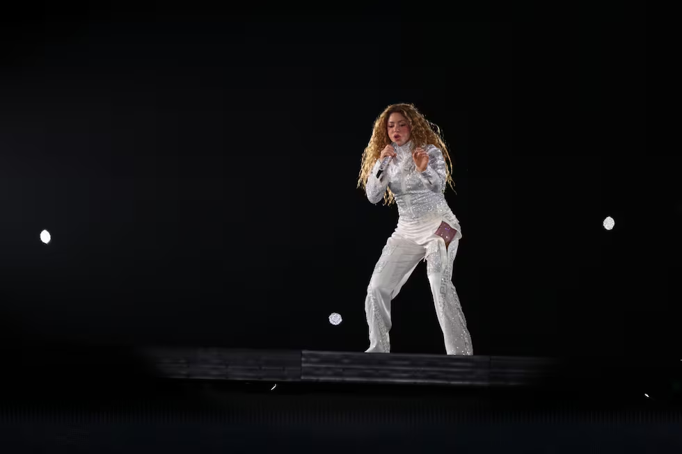 La cantante colombiana Shakira llena estadio nacional en Lima, Perú. 3 image 132