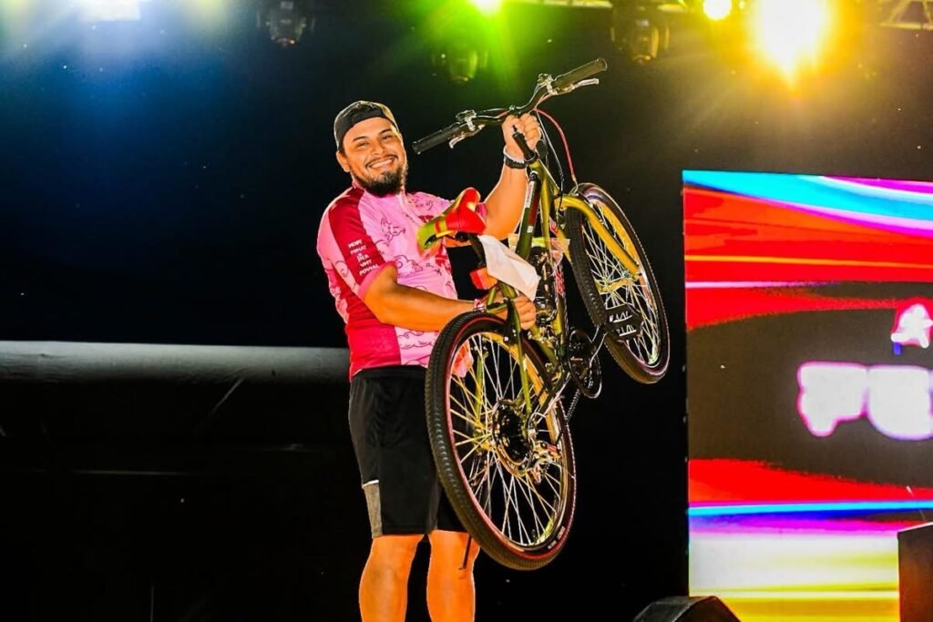 La PedaleadaSV iluminó el Periférico Gerardo Barrios con alegría, color y una multitud de participantes 5 img 4242 1