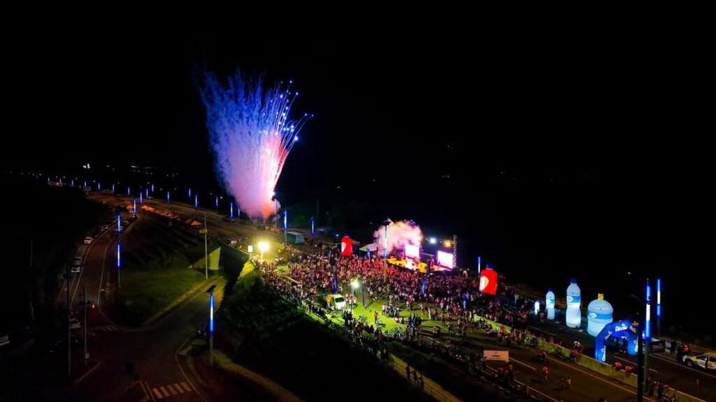 La PedaleadaSV iluminó el Periférico Gerardo Barrios con alegría, color y una multitud de participantes 6 img 4244 1