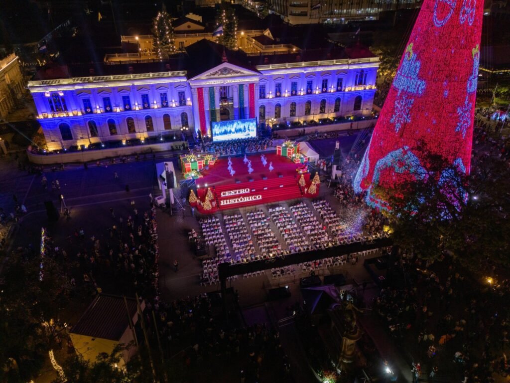 "El Cascanueces" engalana el Centro Histórico de San Salvador. 4 603753268 841777905314456 1242828784917720025 n