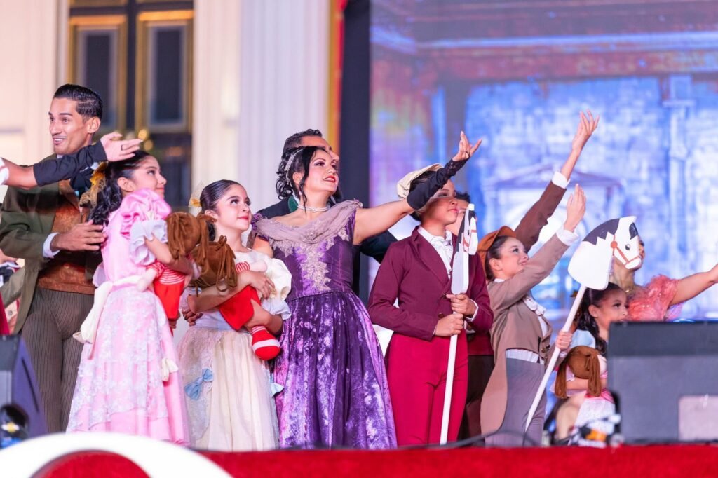 "El Cascanueces" engalana el Centro Histórico de San Salvador. 3 603838480 841777755314471 7034563712746487008 n