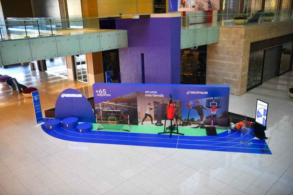 Decathlon abre sus puertas en El Salvador con una exitosa acogida. 3 WhatsApp Image 2025 12 08 at 11.03.07 AM