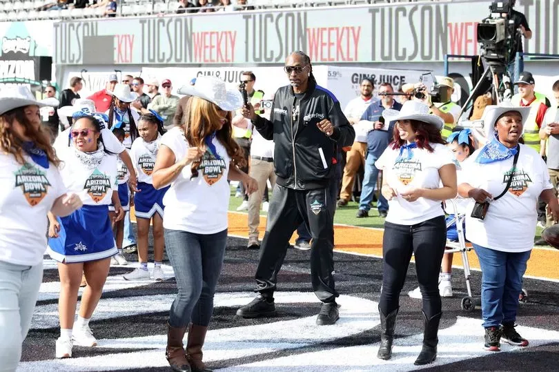 Snoop Dogg se roba el show con una atrapada histórica en el Arizona Bowl. 2 image 258