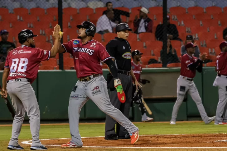 ¡Remontada Épica! Los Gigantes desplazan a rivales con triunfo de 7-5. 1 image 81