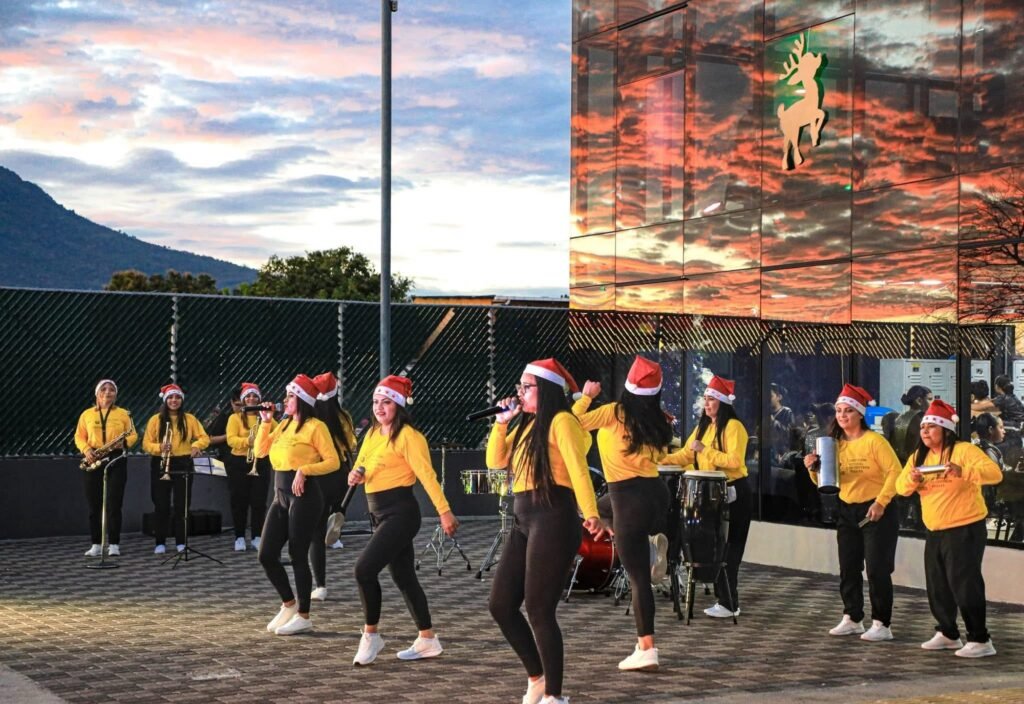 Orquesta femenina del Plan Cero Ocio se presenta en el CUBO Luigui Doze de Mejicanos 1 img 6721