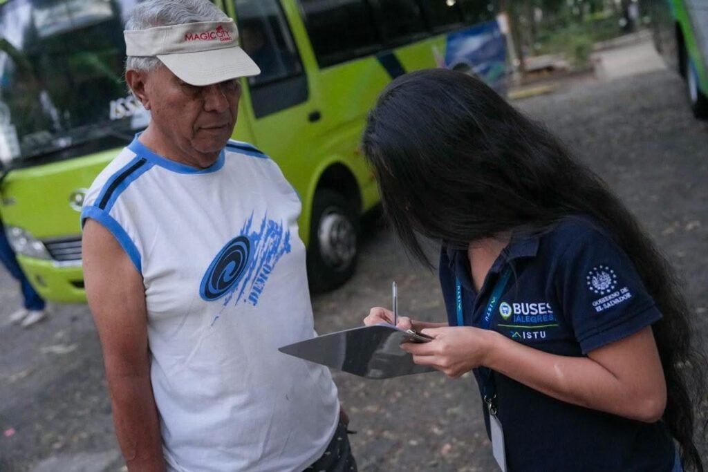 Gobierno impulsa el turismo interno con los Buses Alegres en el marco del Plan Fin de Año 1 img 7212