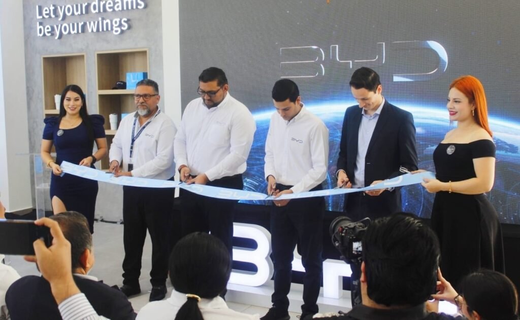 BYD inaugura su primera sucursal en San Miguel y expande su visión de movilidad sostenible en la zona oriental. 1 vsddsf